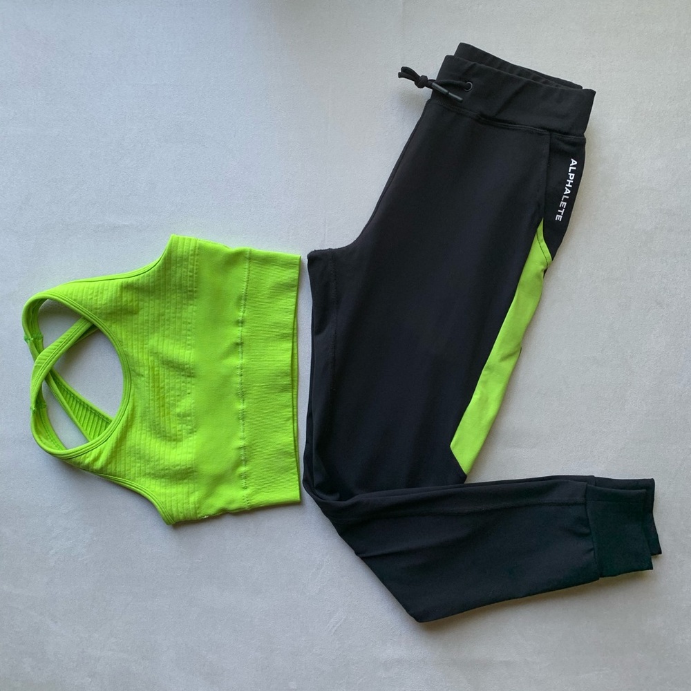 Alphalete V2 Jogger Bra Set Small Black and Volt